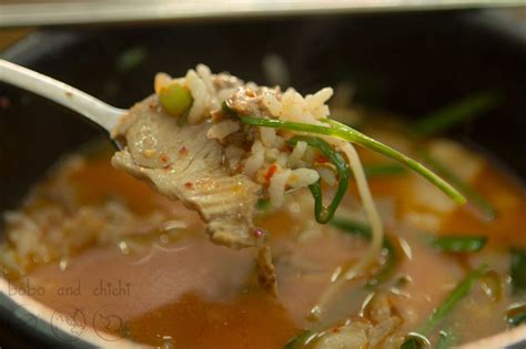  Dwaeji Gukbap: A Smoky Symphony of Tender Pork and Silky Broth That Will Dance on Your Tongue!