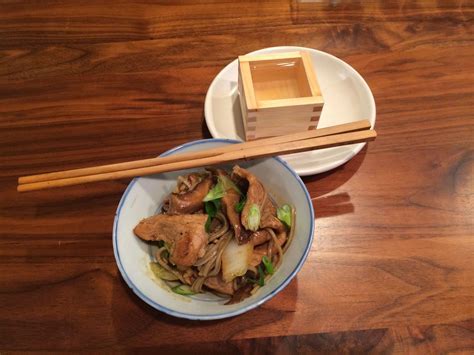  Hand-Pulled Noodles in Chili Oil Soup: A Symphony of Spicy Umami and Slurpable Delight!