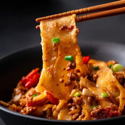  Hand-Pulled Noodles with Spicy Pork and Chive Garnish: Can This Yuncheng Culinary Tradition Truly Awaken Your Taste Buds?