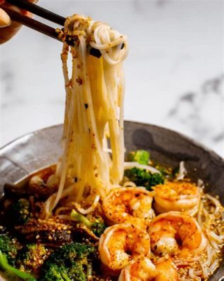 Mie Aceh? A Flavorful Symphony of Spicy Seafood Noodles and Aromatic Coconut Milk!