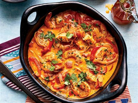  Moqueca! A Brazilian Seafood Stew Bursting with Tropical Flavors and Rich Coconut Milk