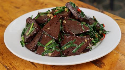  Spicy Stir-Fried Blood Curd and Vegetables – Can a Dish With This Description Really Be Delicious?!