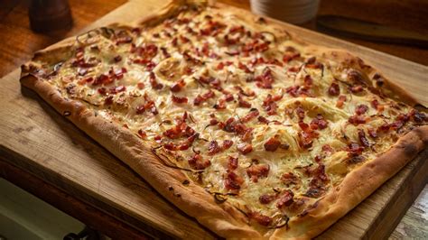  Tarte Flambée: Crispy Crust Meets Tangy Cream for an Unforgettable Alsace Experience!